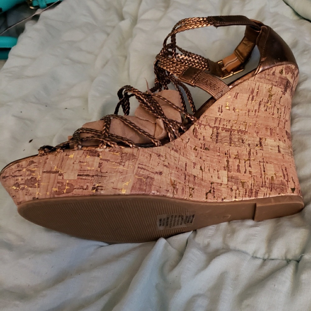 Shoes - Picture 4 of 5